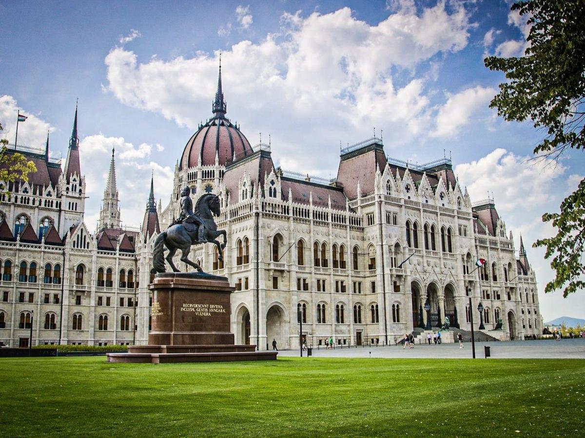 Chill On The Screened Balcony-Budapest Most Historic Landmarks Exteriör bild